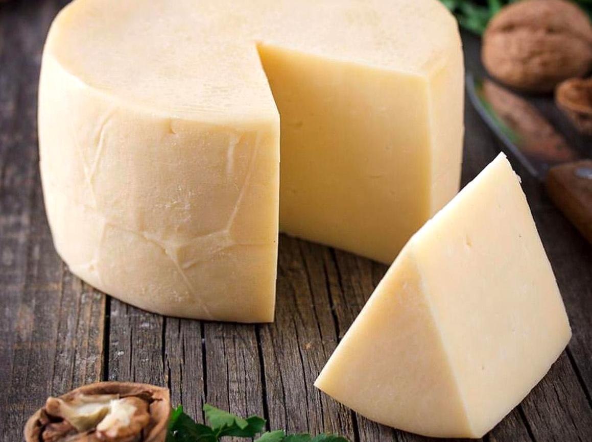 Participate in a cheese making workshop at Yarra Valley Dairy.